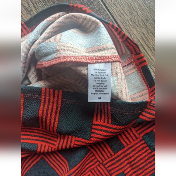 Brand New LulaRoe "Cassie" Medium Women's Skirt - Red & Black Blocks NWT! - Picture 5 of 5
